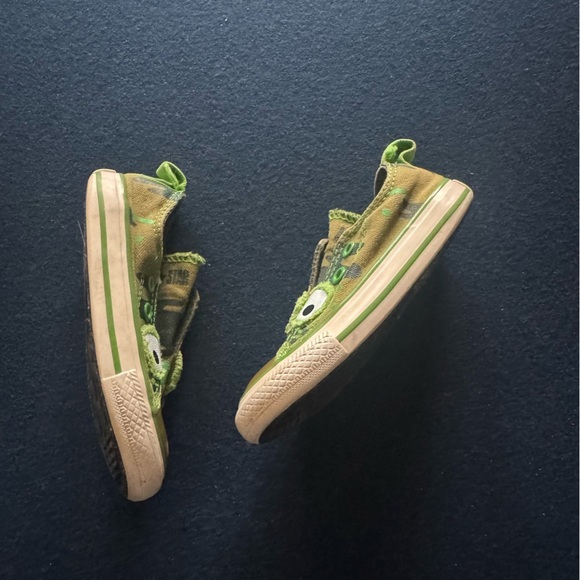 The cutest little converse! Kids Green Frog Canvas Shoes- EUC🐸lots of life left! - Picture 9 of 9